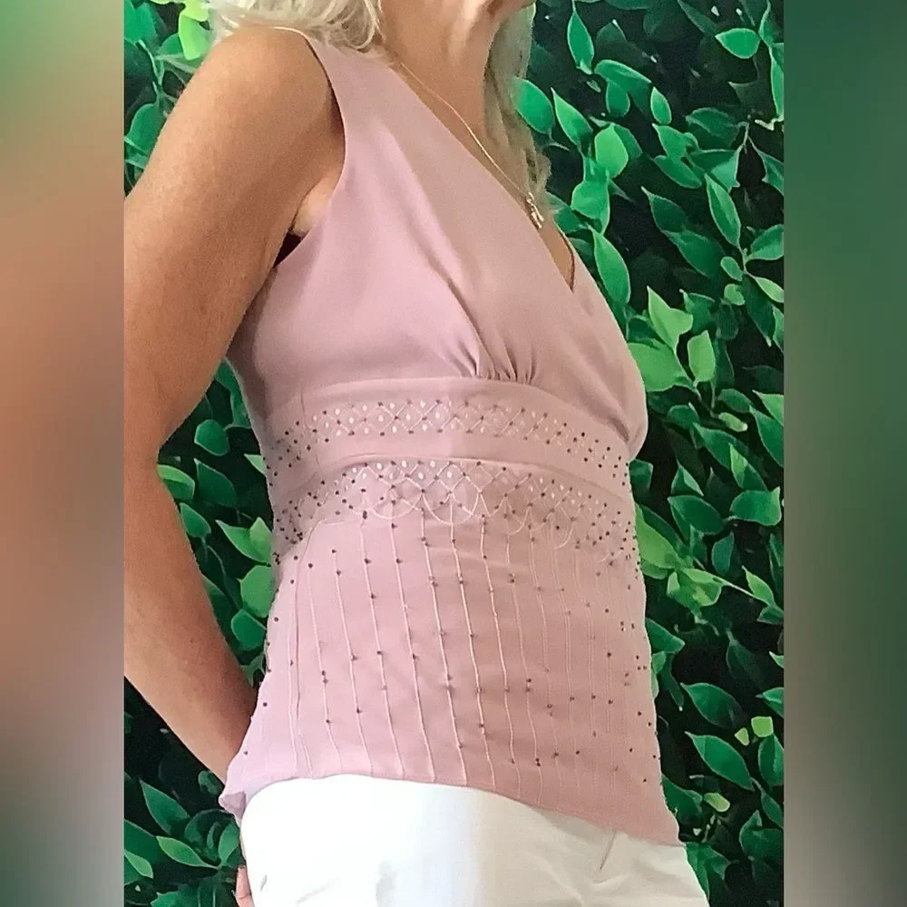 🌸 LOFT Pink Beaded V-Neck Sleeveless Blouse – Size 10 (Fits Like 6–8)